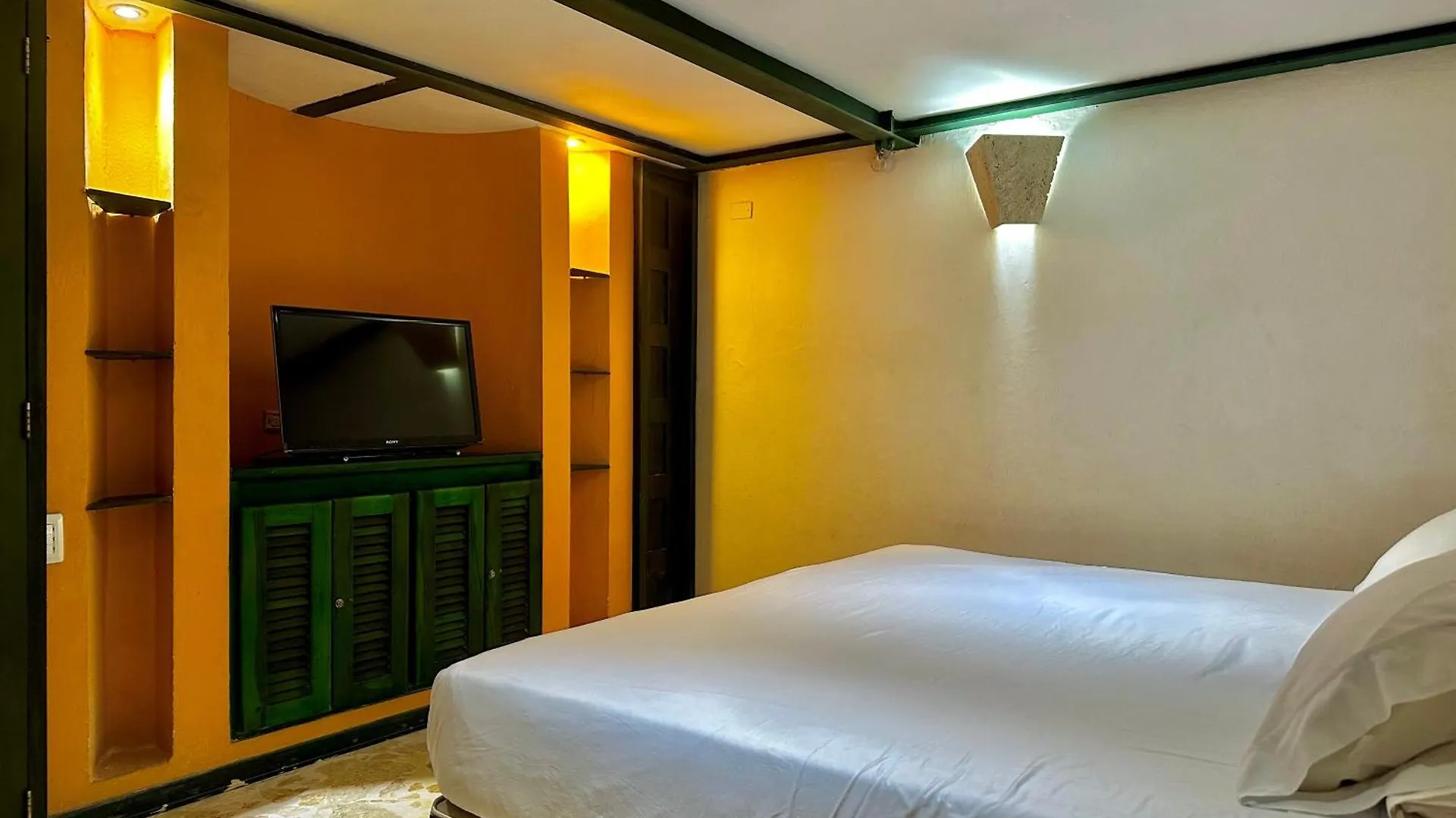 By Calamari Homes - El Porvenir 207 Walled City Cartagena Kolumbie